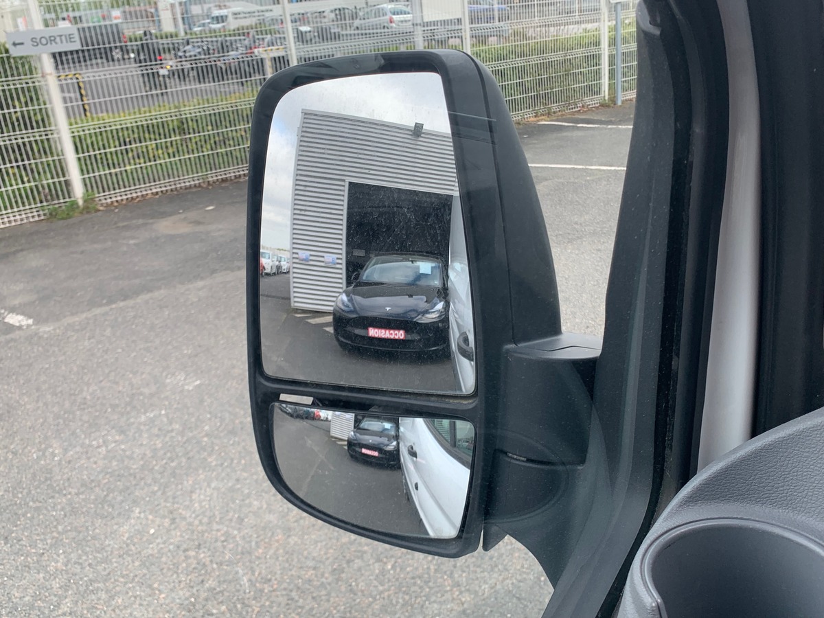 Ford TRANSIT 130 ch | Attelage | Régulateur de vitesse | Bluetooth | Plancher bois et latérale