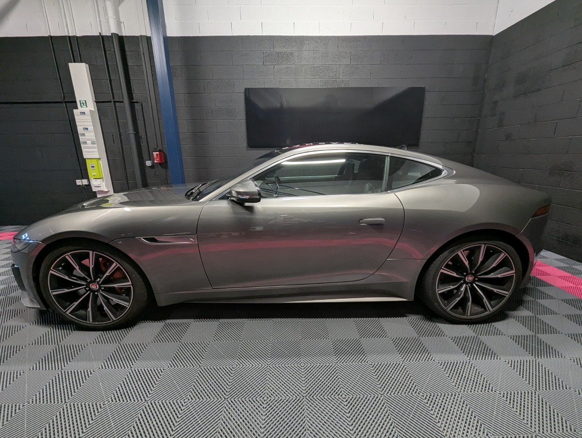Jaguar F-TYPE R V8 5L 575 ch BVA8 AWD PAS DE MALUS