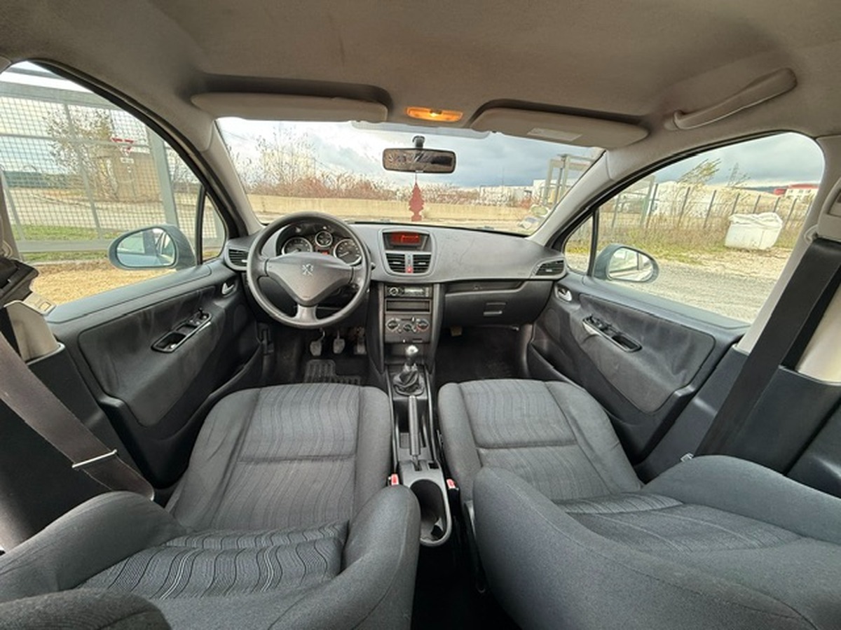 Peugeot 207 5 portes 1.4 e 16V 90 cv DISTRIB NEUF CRIT AIR 2
