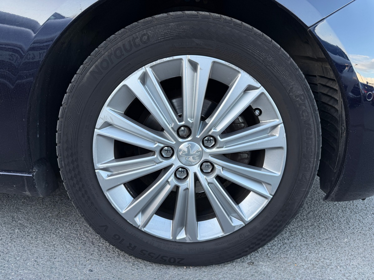 Peugeot 308 II Allure (T9) 1.2 BVM5 110 cv - Distribution OK