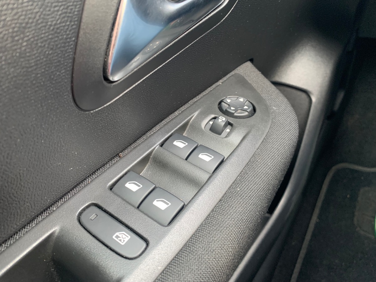 Peugeot 208 75 ch | Active pack | GPS | Mirror Link | Radar de stationnement arriére