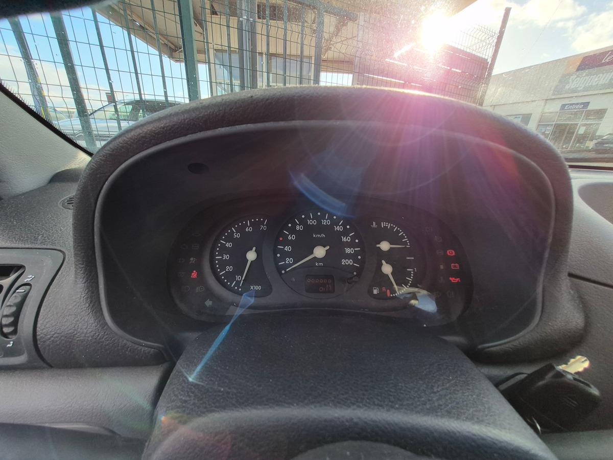 RENAULT Clio II 1.4 RTE 5 PORTES