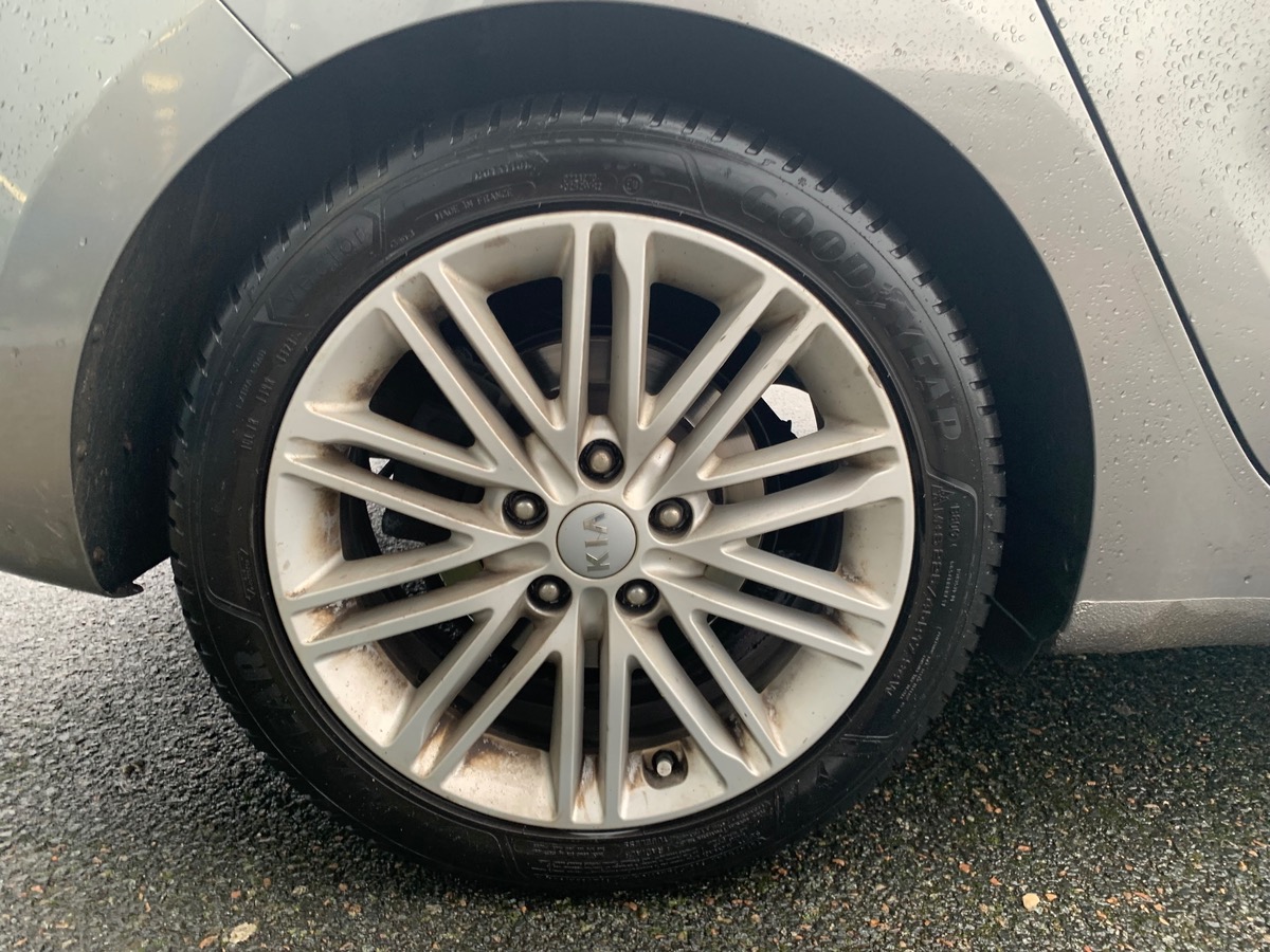 Kia Carens 141 ch | PREMIUM | 7 Places | Phase 2 | Attelage| Toit ouvrant | Caméra de recul | Jantes