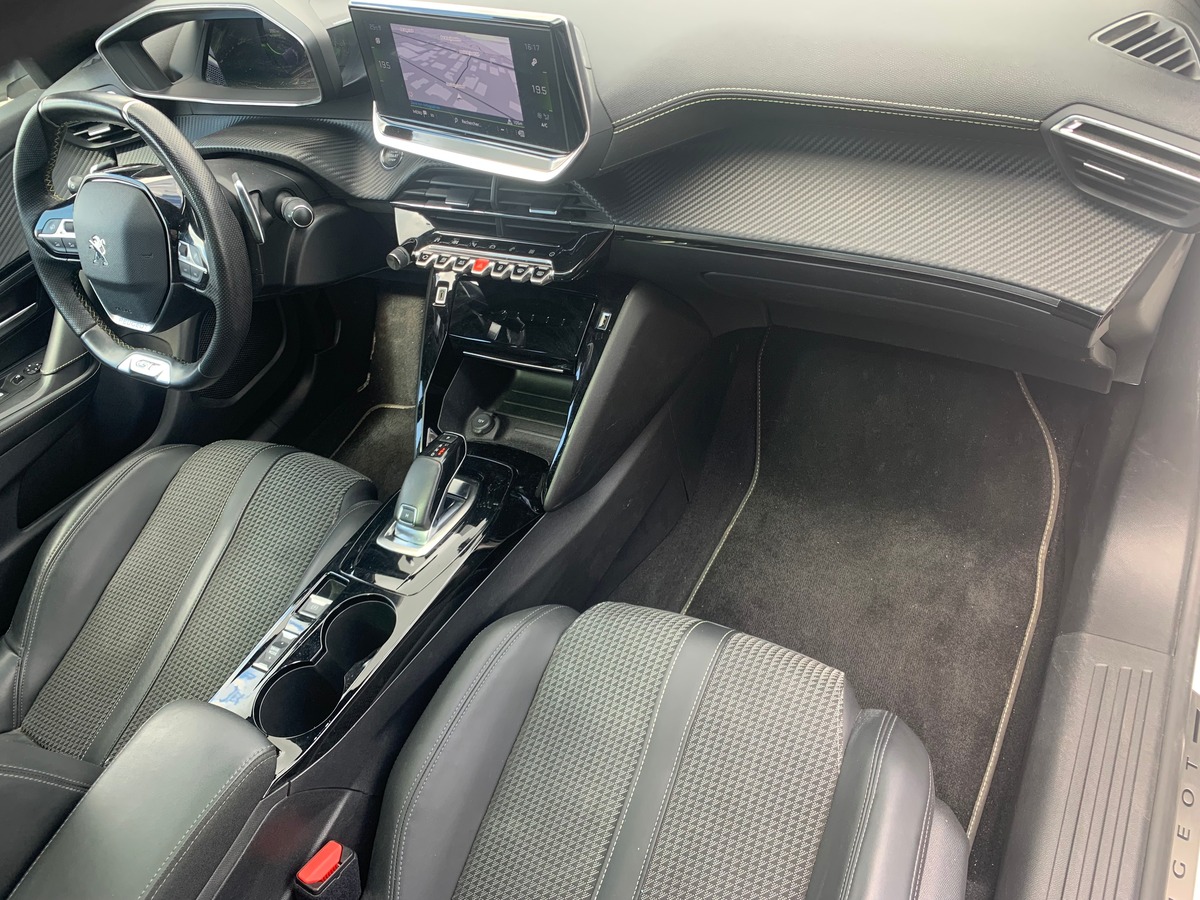 Peugeot 2008 130 chevaux | GT Line | Toit ouvrant panoramique | Apple car Play | Attelage