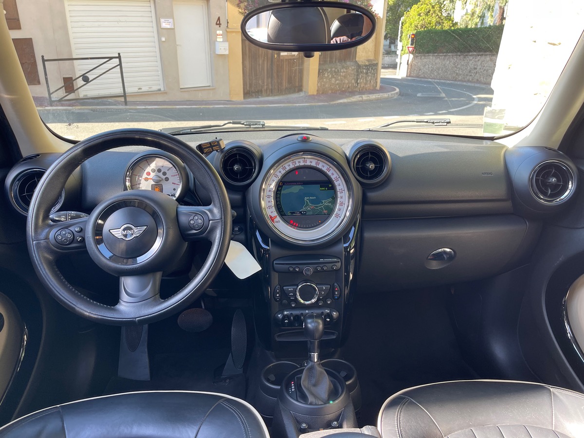 Mini Countryman Cooper 1.6 i 115 CV / Toit Ouvrant / Intérieur Cuir / GPS / Boite Auto