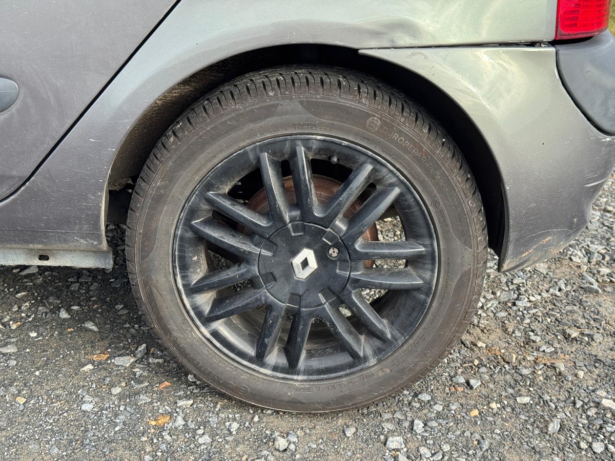 RENAULT Clio 1.6 16V