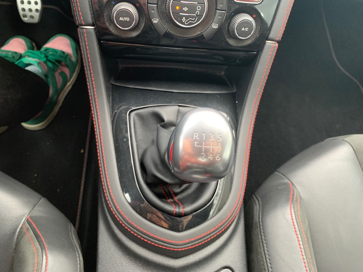 Peugeot RCZ 270 | R | Pack Sport | GPS | Radar avant arriére | Baquet sport mi-cuir Alcantara