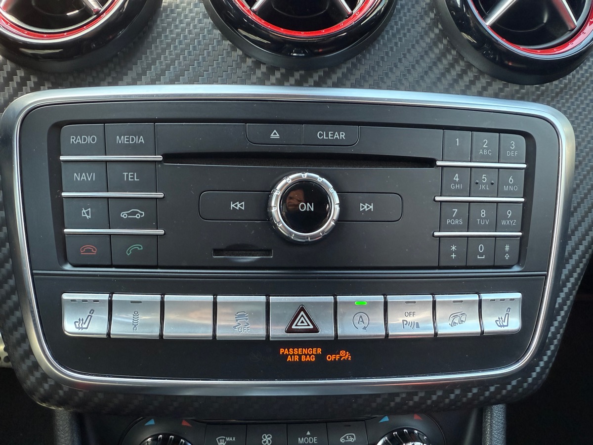 Mercedes-Benz A 45 AMG 4MATIC 2.0L 381cv 7G-DCT, Échappement performance, Suspension pilotée