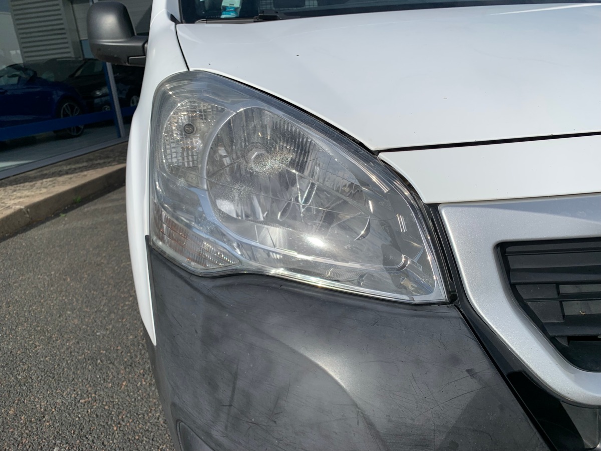 Peugeot Partner 100 ch | 5 Places | GPS | Climatisation | Attelage | Roue secours | Apple car play