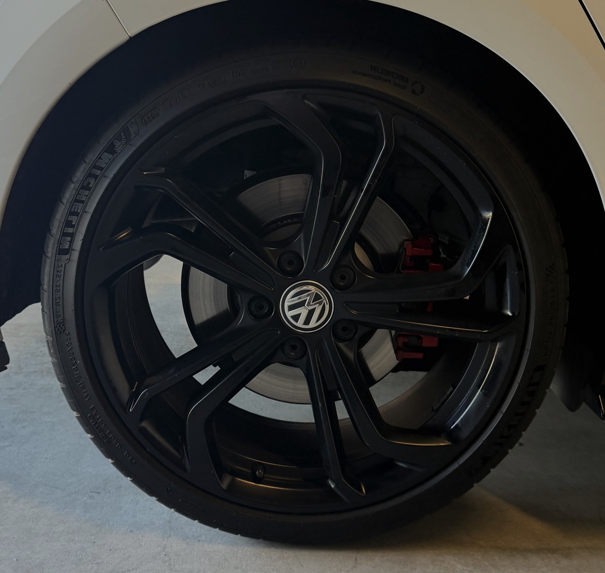 Volkswagen Golf VII - TCR / CarVertical / Echappement Akrapovic / Apple Carplay / Caméra
