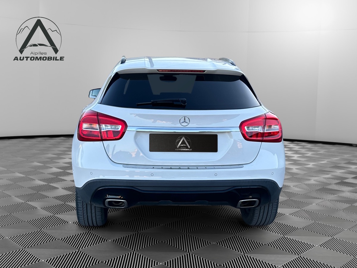 Mercedes-Benz GLA 200 DCT 4MATIC SENSATION