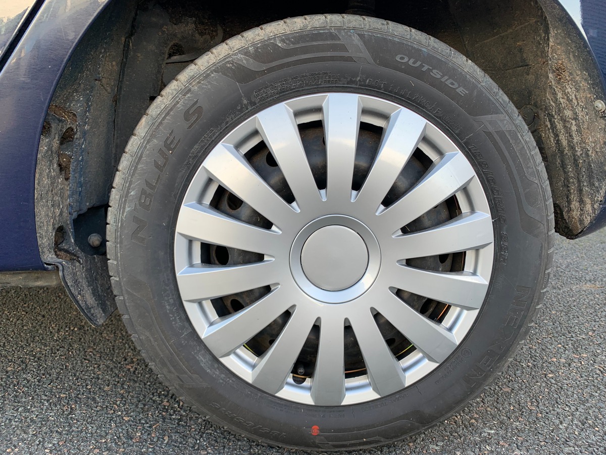 Dacia Sandero 75 ch | Régulateur limiteur de vitesse | Roue de secours galette + cric |  Bluetooth