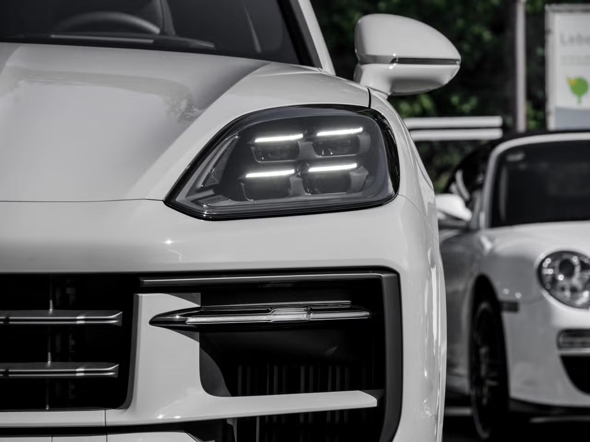 Porsche Cayenne Coupé E-Hybrid 2024 470ch Craie