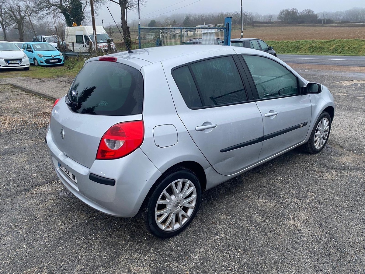 RENAULT Clio 1.5 dci 105cv 11/2006 dynamique 