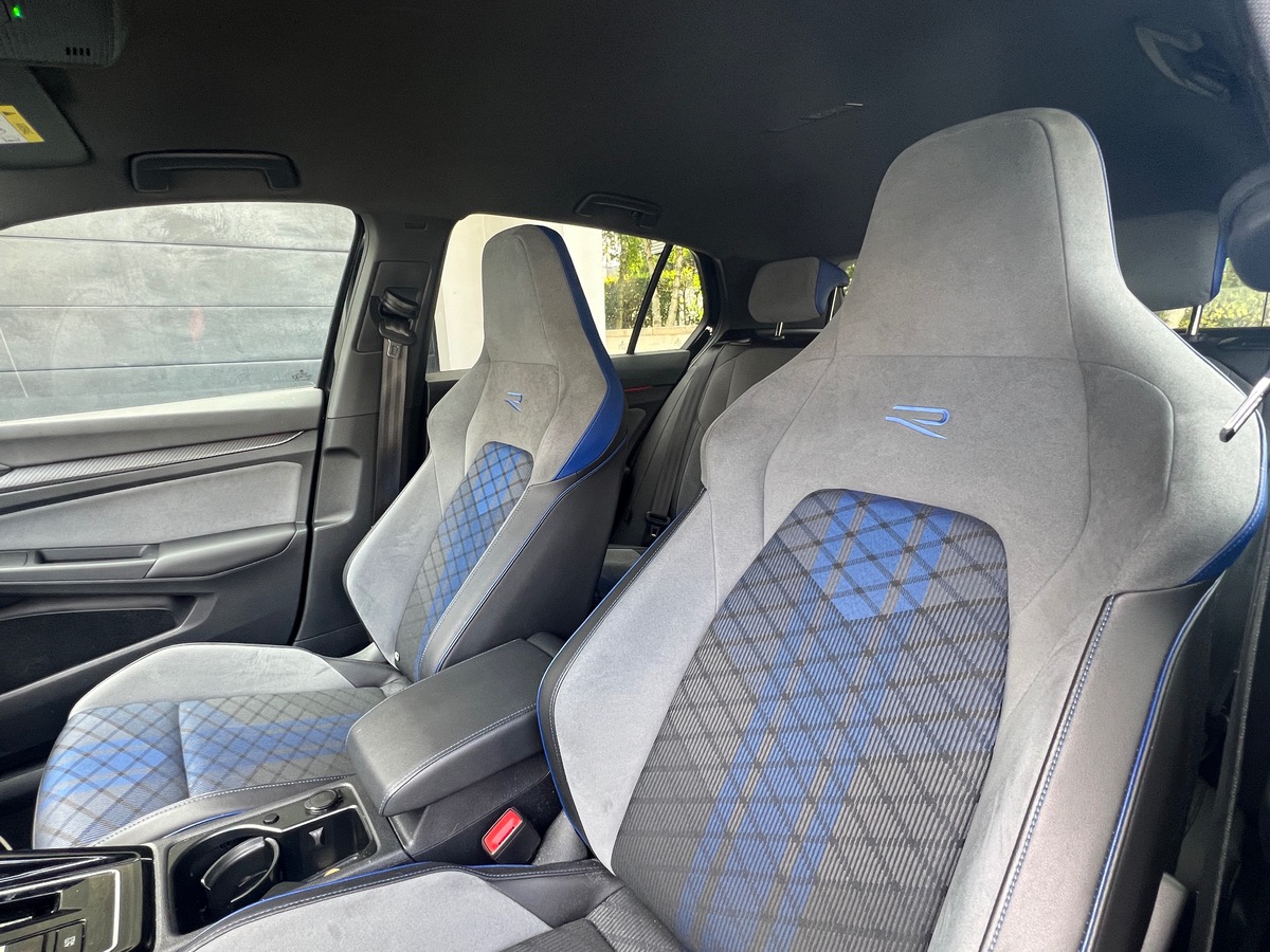 Volkswagen Golf VIII R 2.0 TSI 320 4Motion DSG7