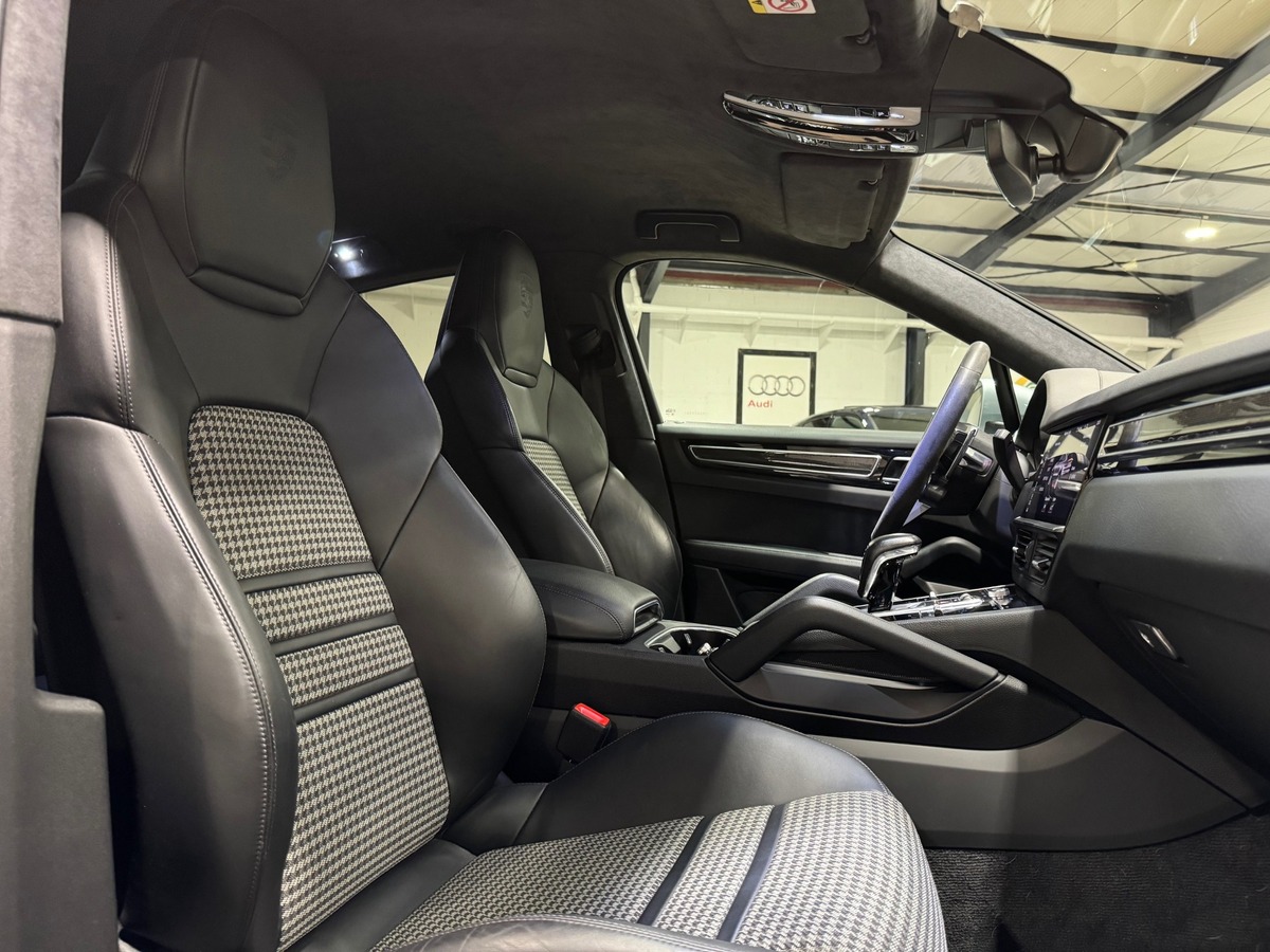 Porsche Cayenne Coupé E-HYBRID 3.0 V6 462 cv  PACK SPORT FULL CARBONE/GT DESIGN/PACK CHRONO+  FR V