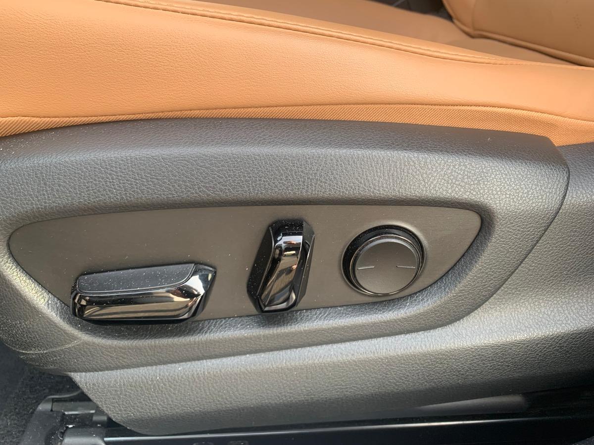 Lexus UX 250 | 185 ch | Luxe Techno | Contrôle angles morts | Caméra recul | Hayon électrique