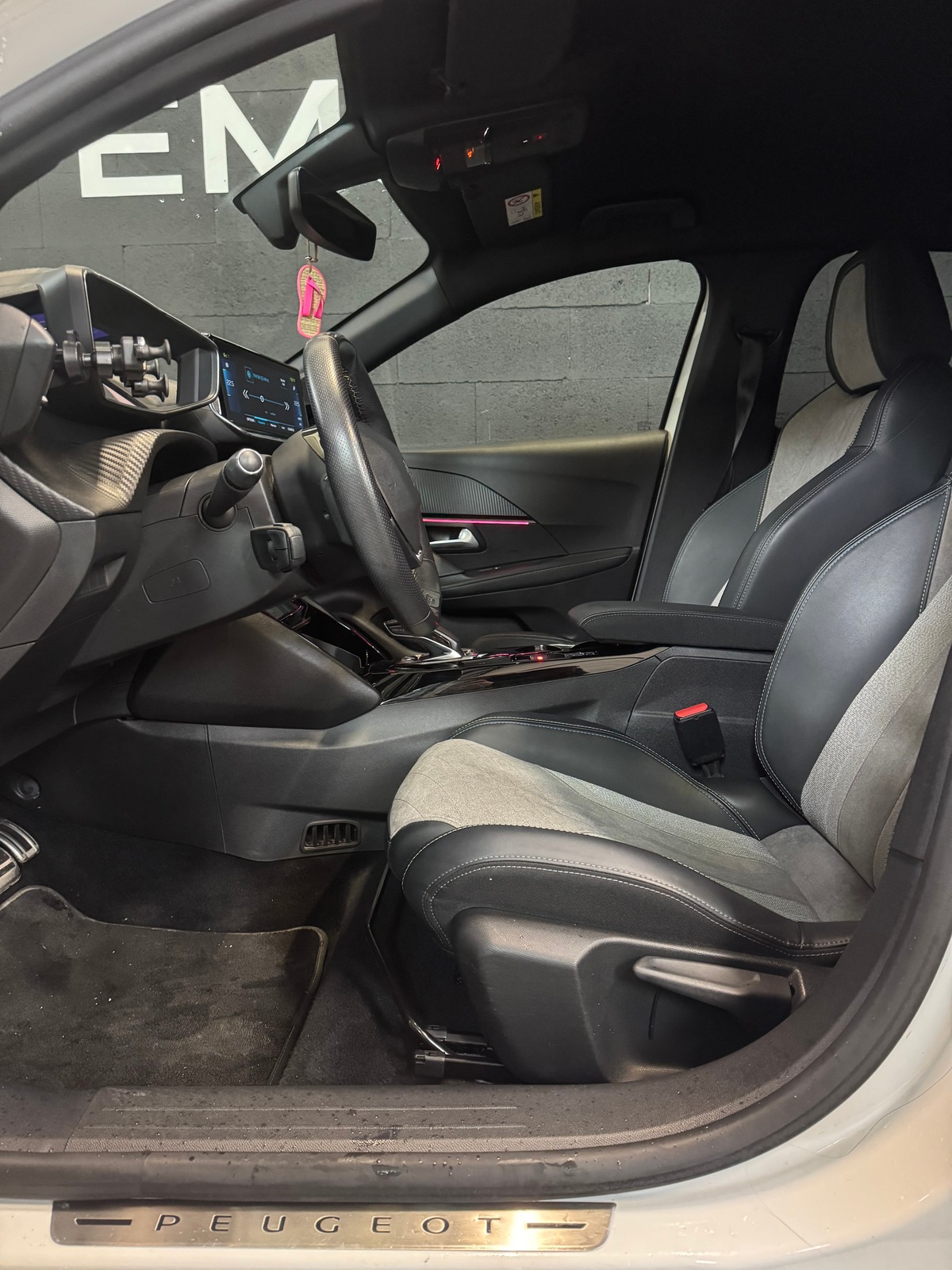 Peugeot 208 e-208 136ch GT