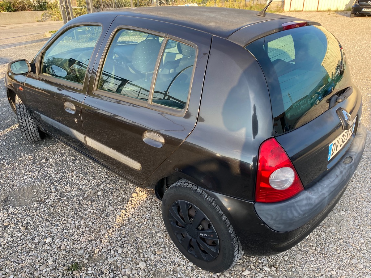 RENAULT Clio II Phase 2 1.4i 100CH DISTRIB NEUVE TRES BONNE ÉTAT