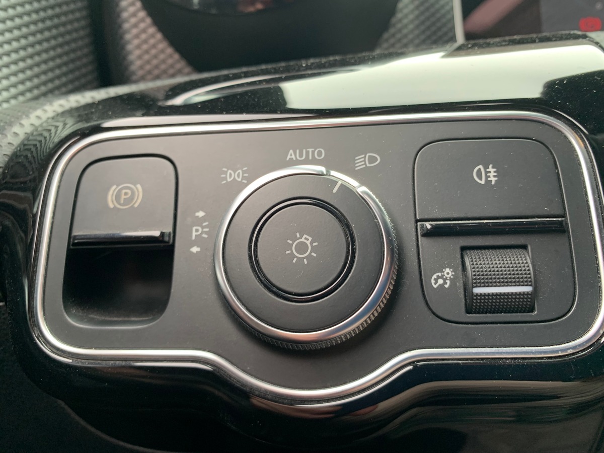 Mercedes-Benz Classe A 116 ch | Progressive line | Pack Sport Black | Pack Premium Plus | Toit pano