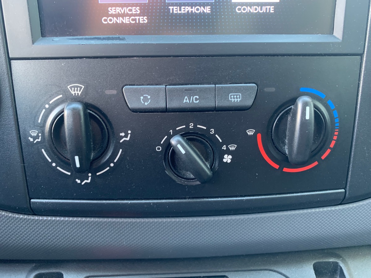 Peugeot Partner 90 chevaux | Régulateur de vitesse | Apple car play | GPS | Climatisation | 3 Places