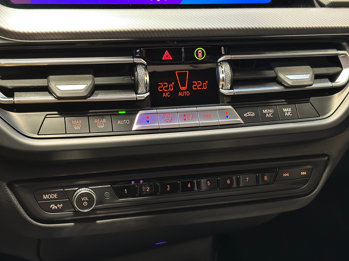 Bmw Série 1 F40 118d 150 cv M Sport BVA8 118 - 1ère Main FR - Toit ouvrant / Caméra / CarPlay