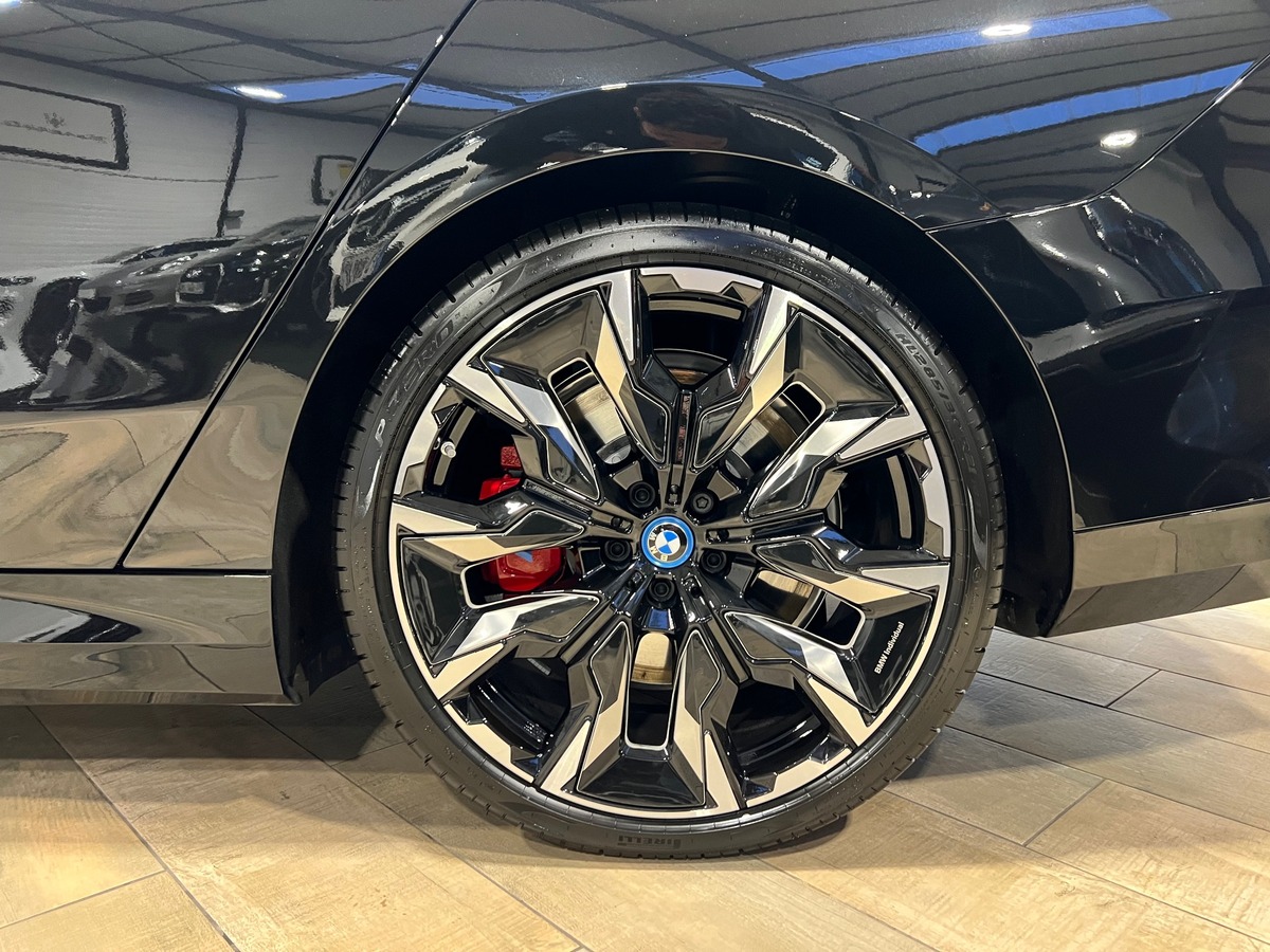 Bmw i5 M60 XDRIVE40 601 BERLINE - 990KM NEUVE / TVA RECUPERABLE g