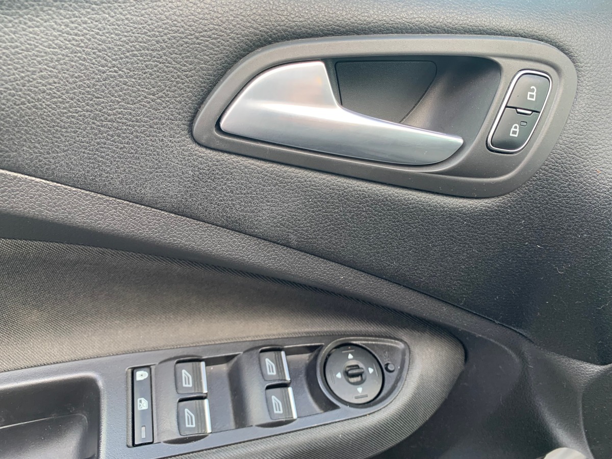 Ford C-max 170 chevaux | Titanium | Radar avant et arrière | Sièges chauffants | Apple car play