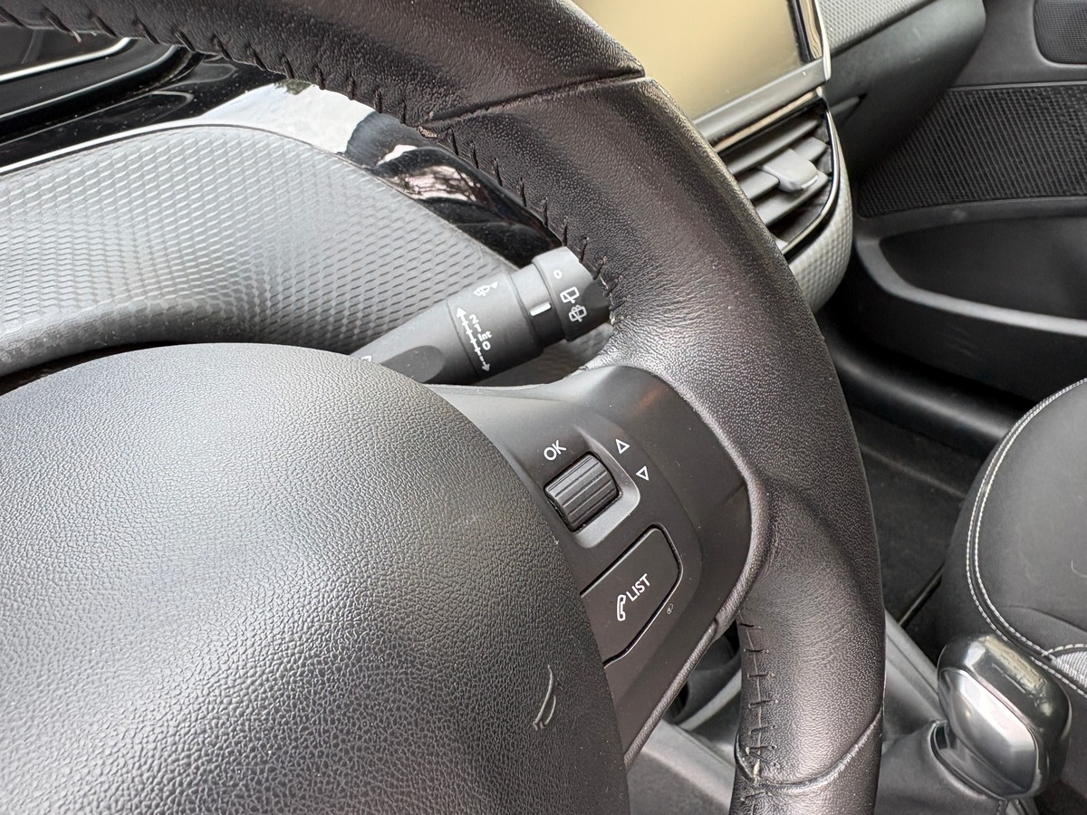 Peugeot 208 VTI - 82CH - STYLE - DISTRIBUTION OK