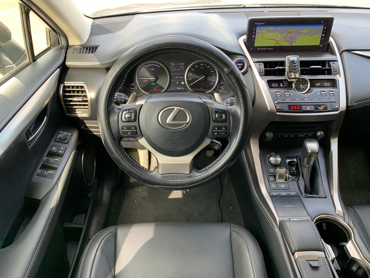 Lexus NX 300h 155 chevaux | Luxe | AWD | Caméra recul | Régulateur vitesse | GPS | Siéges chauffants