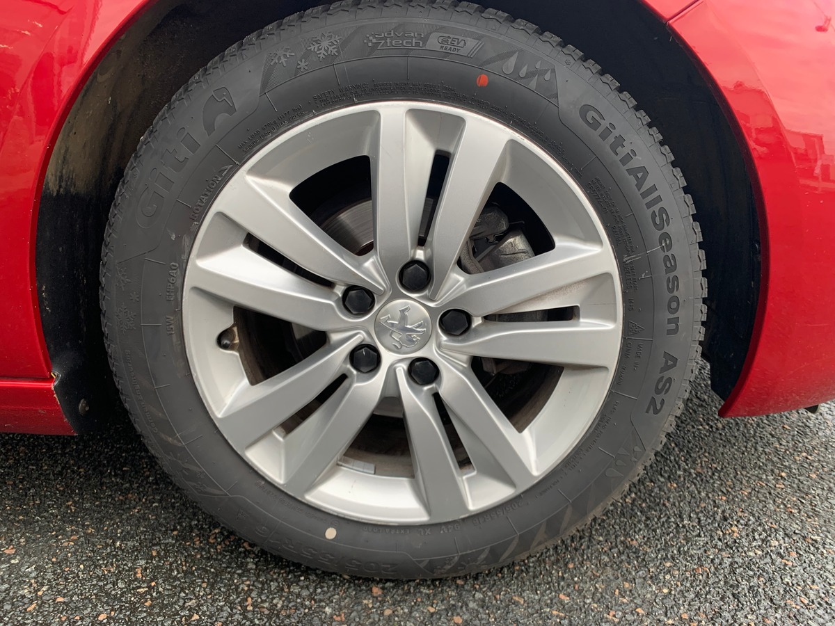 Peugeot 308 100 ch | Pack Attelage | Régulateur vitesse | Jantes Alu | Radar stationnement arriére