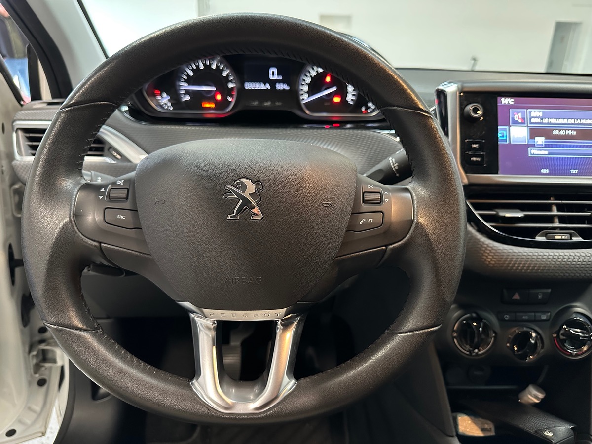 Peugeot 208 1.2 PURETECH 82cv STYLE 5P