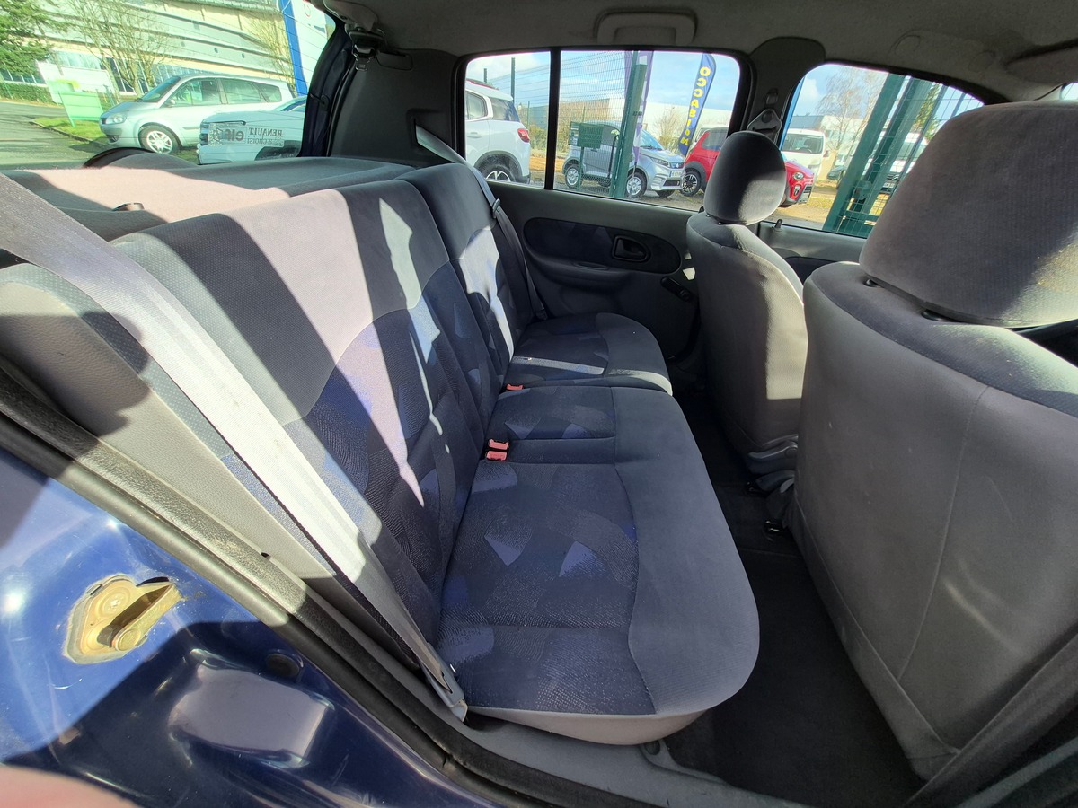 RENAULT Clio II 1.4 RTE 5 PORTES