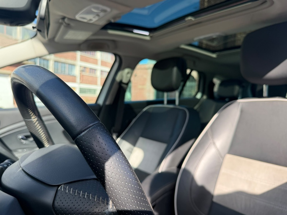 RENAULT Megane III Estate 1.5 dCi BOSE Edition-Crochet d'attelage - Distribution neuve- Garantie