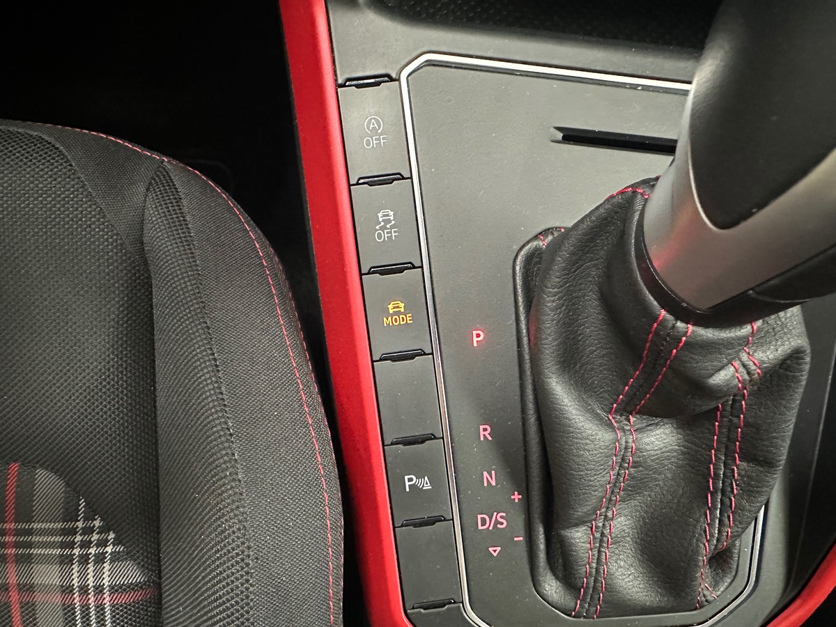 Volkswagen Polo VI GTI 2.0 TSI 200cv DSG6
