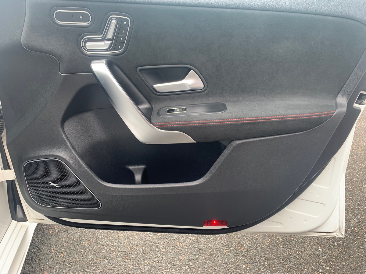 Mercedes-Benz Classe A 225 ch | AMG LINE | Toit ouvrant panoramique | Eclairage d'Ambiance | 4 MATIC