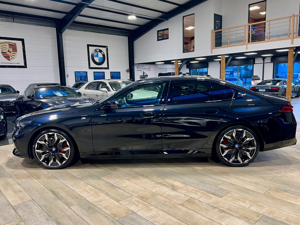 Bmw i5 M60 XDRIVE40 601 BERLINE - 990KM NEUVE / TVA RECUPERABLE g