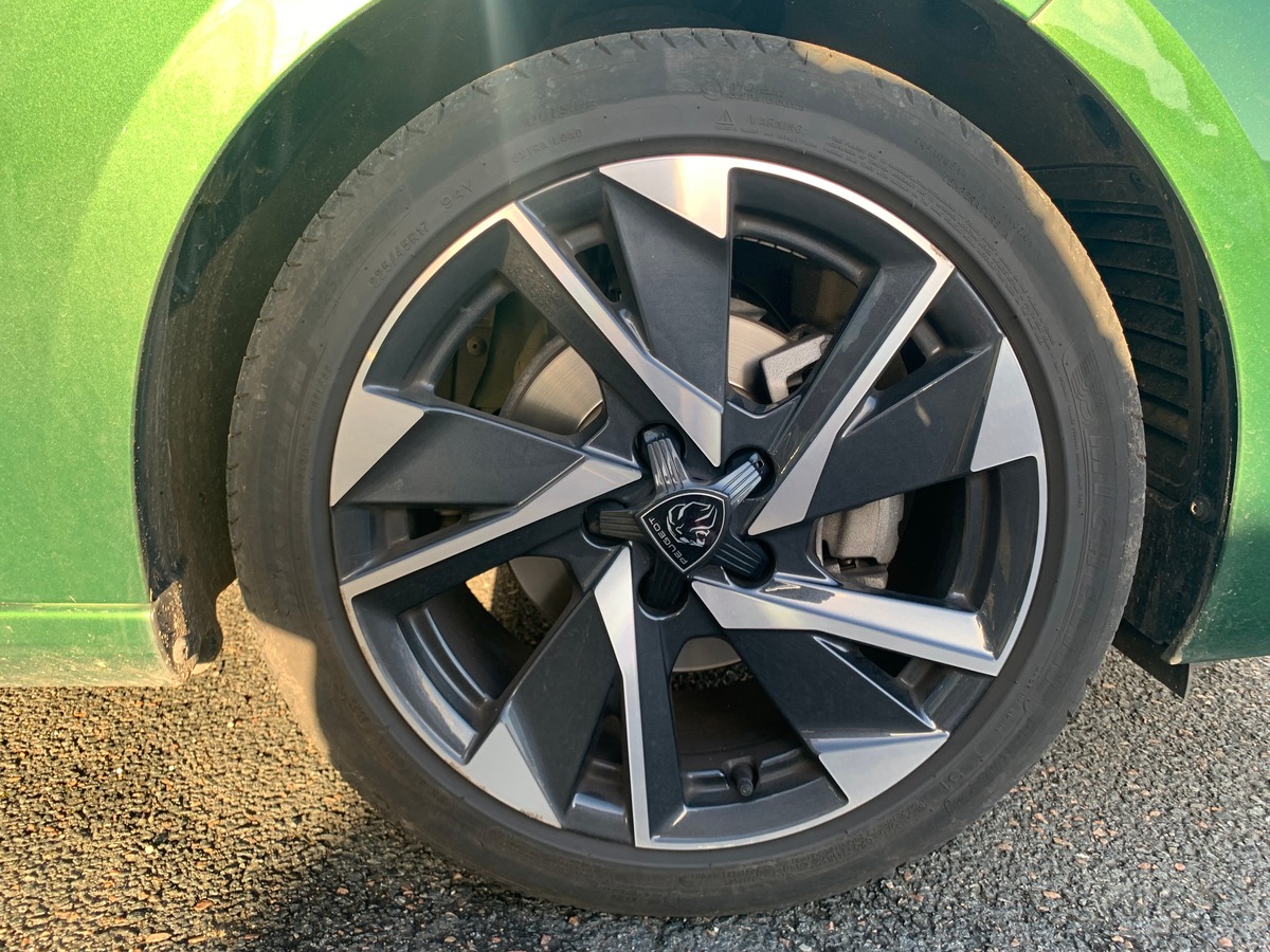 Peugeot 308 130 ch | Allure | Caméra de recul | GPS Cartographique | Régulateur de vitesse adaptatif