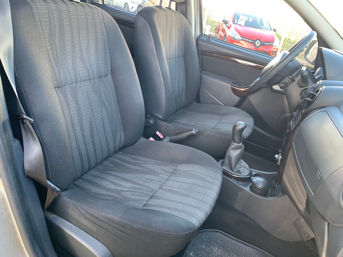 Dacia Duster 105 ch | Laureate | Bioethanol | Roue secours | Climatisation | Radio mono-CD MP3