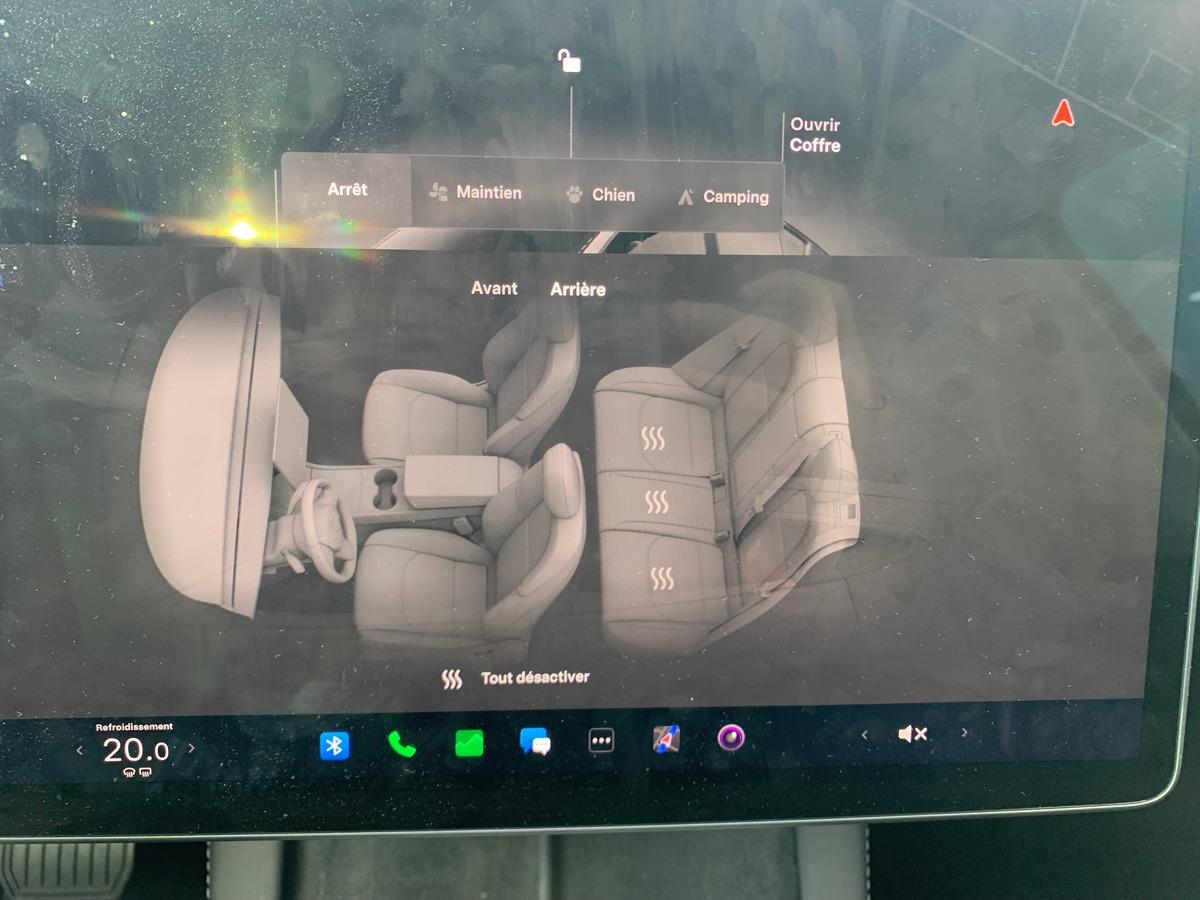 Tesla Model Y 275 chevaux | Premiére MAIN | Standard | Toit panoramique | Cuir | Siéges électriques