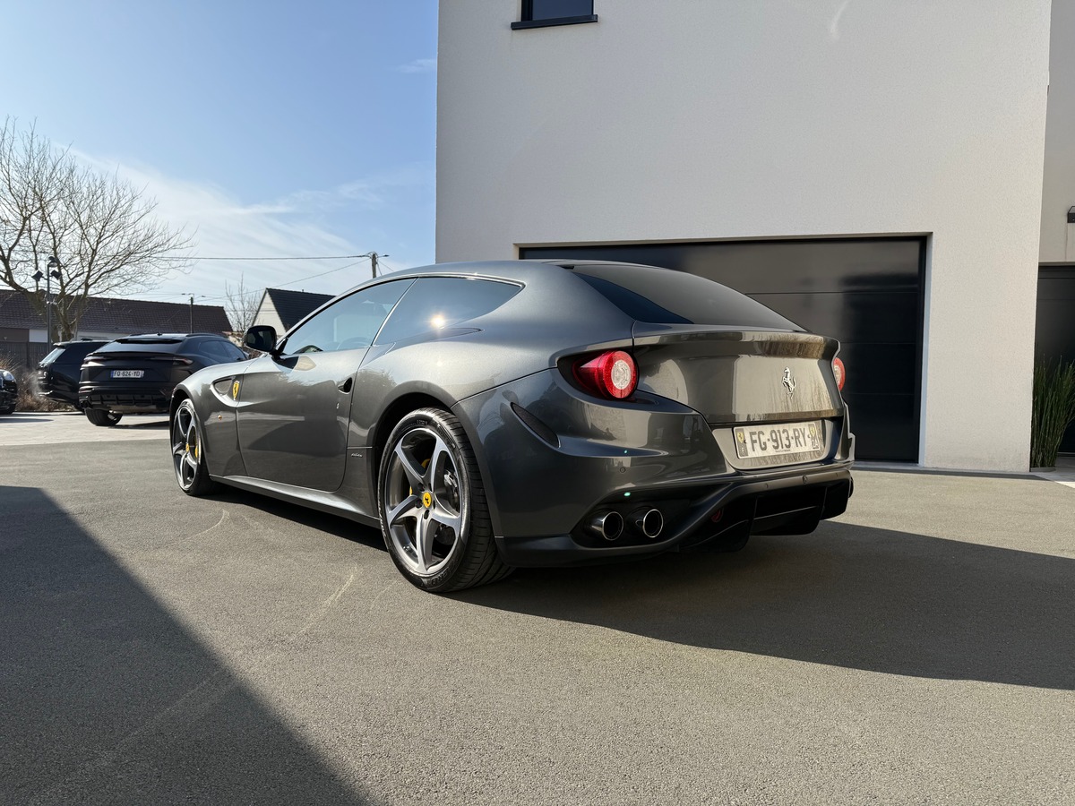 Ferrari Ff V12 / CARNET / 67009 KMS