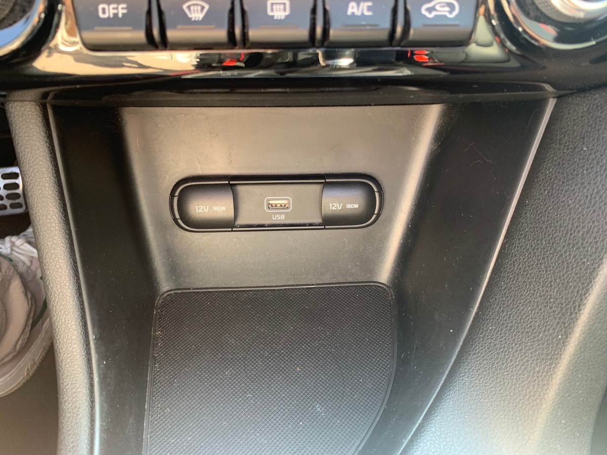 Kia Sportage 136 | GT LINE | Toit panoramique | Caméra recul | GPS | Régulateur vitesse | Attelage