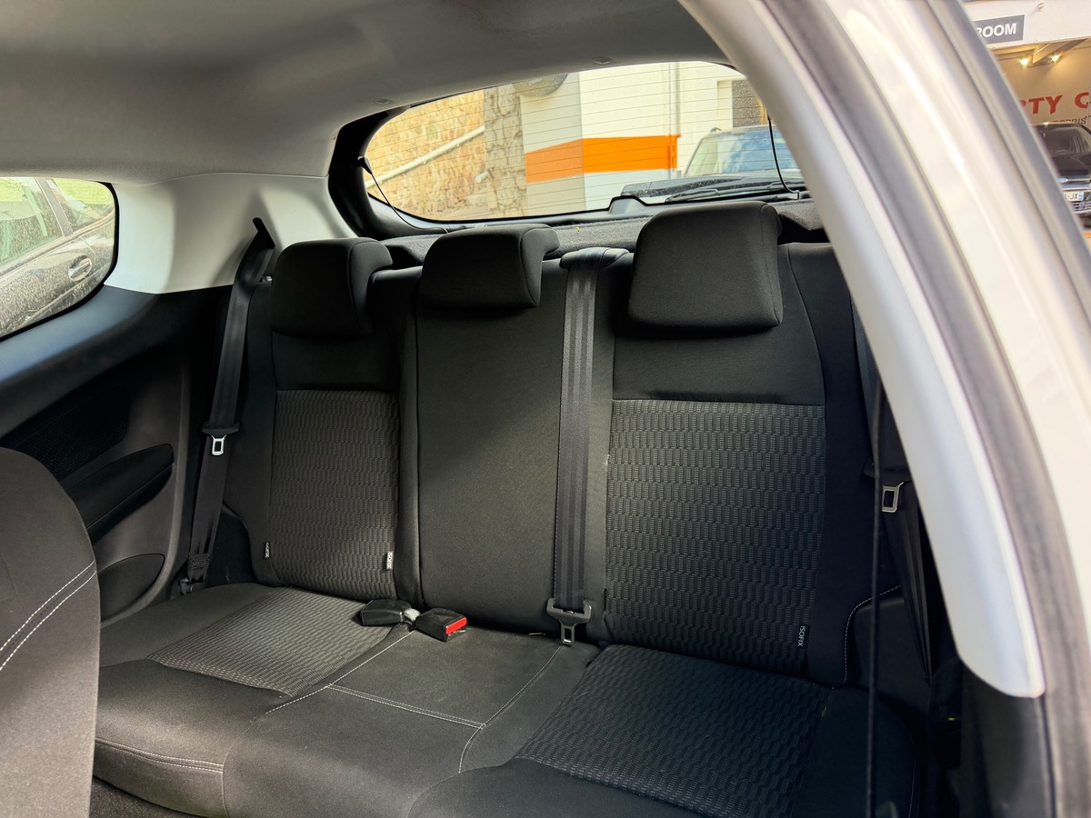 Peugeot 208 1.6 HDI 75 CV / Phase 2 / GPS / Climatisation / Carplay