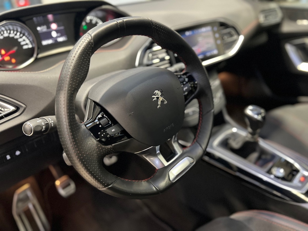 Peugeot 308 II (2) 1.2 puretech 130 ch BVM6 GT LINE /TOIT PANO/CAMERA/CARPLAY/