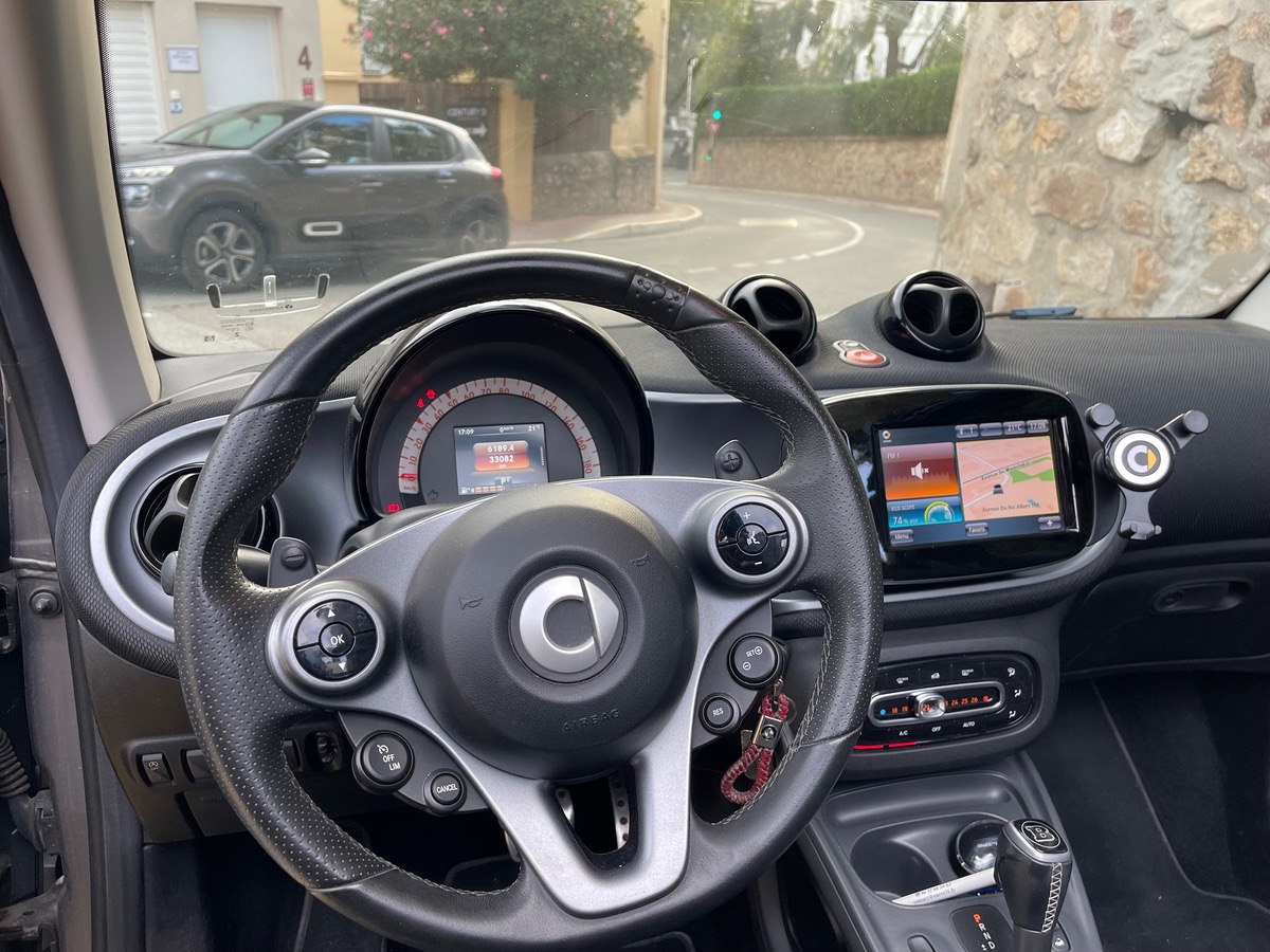 Smart FORTWO Cabriolet 90 CV / Gris Mat / Pommeau Brabus / Jantes Noires / Ecran GPS