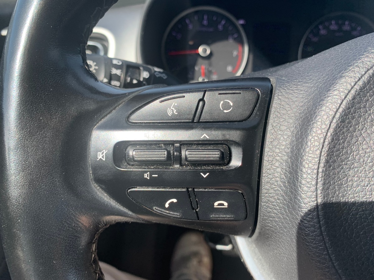 Kia Stonic 120 ch | Premium | Caméra recul | Régulateur vitesse | Apple car Play | Siéges chauffants