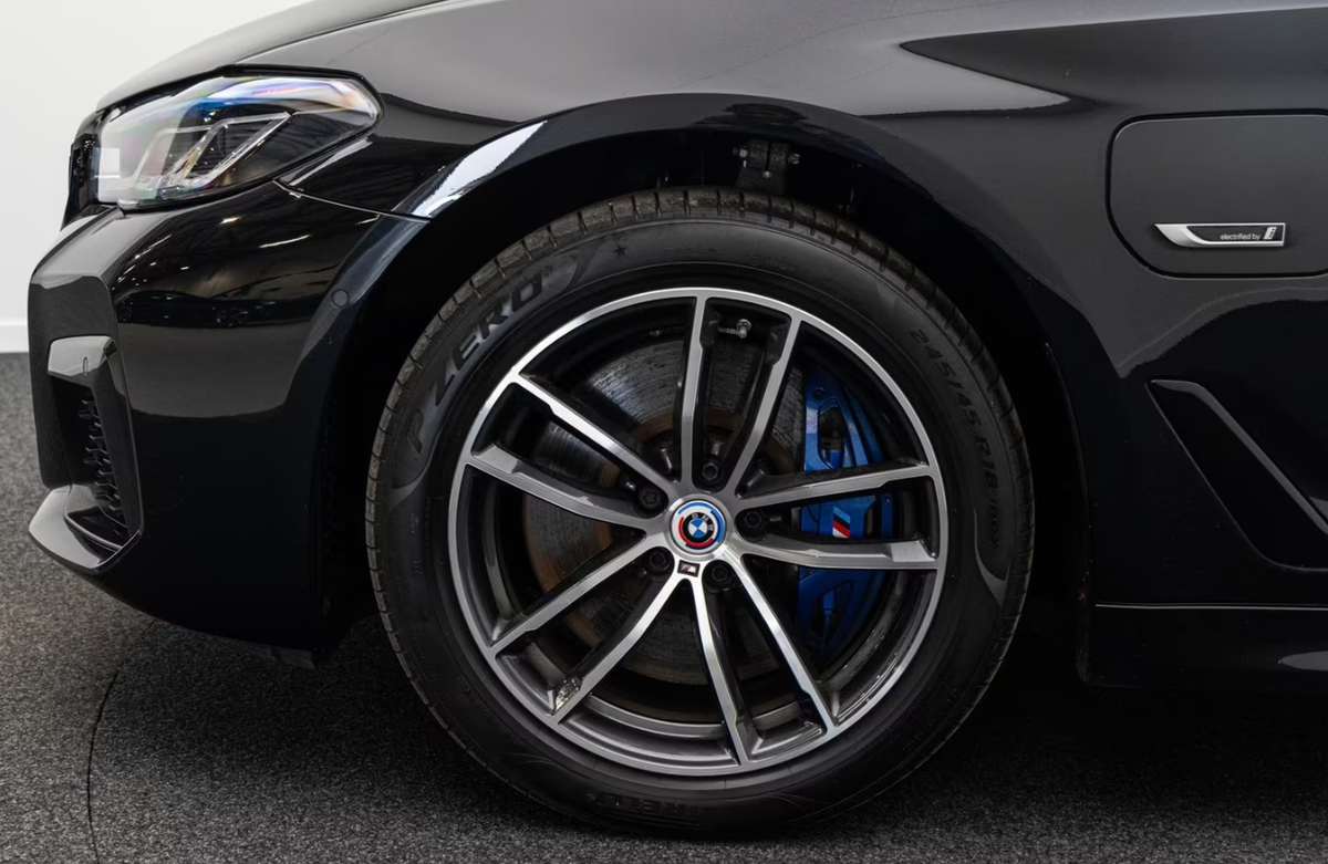 Bmw Série 5 VI 545eA xDrive 394ch M Sport Steptronic/Harman-Kardon/Toit ouvrant/Pack innovation