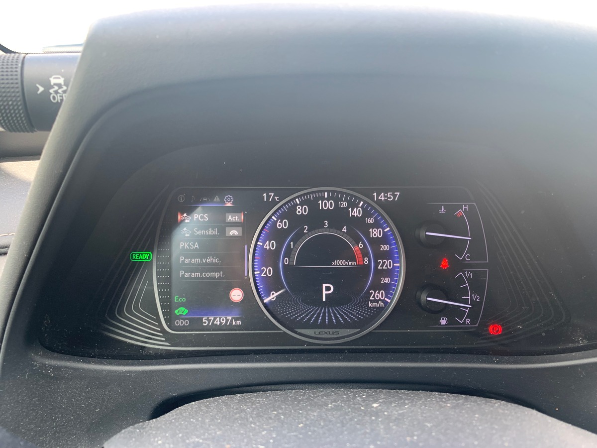 Lexus UX 250 | 184 ch | Pack Confort | Apple car Play | Caméra recul | Régulateur vitesse adaptatif