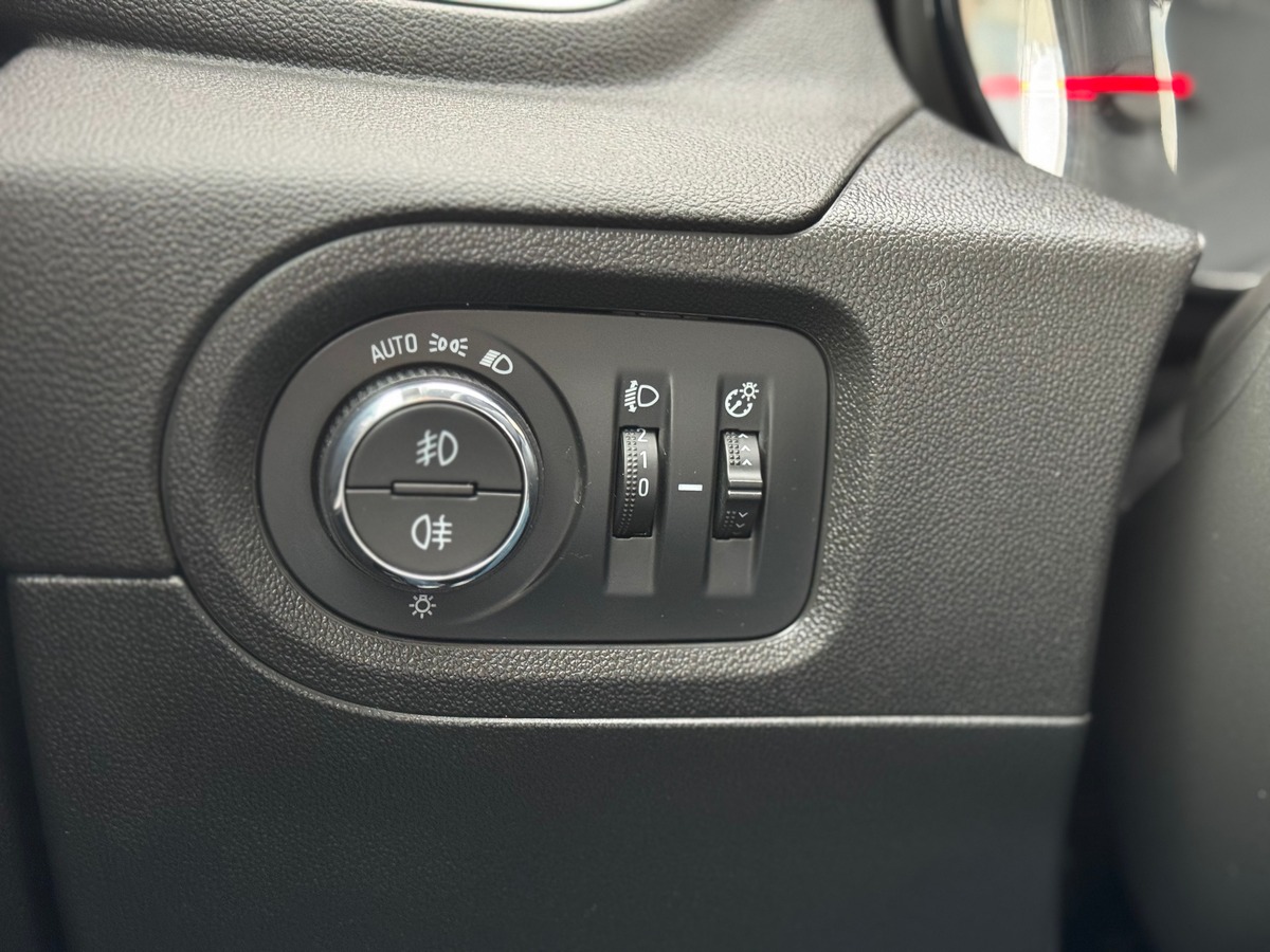 Opel Grandland X 1.5 CDTI EAT8 130 cv - Boîte auto - Apple Carplay / Androide Auto