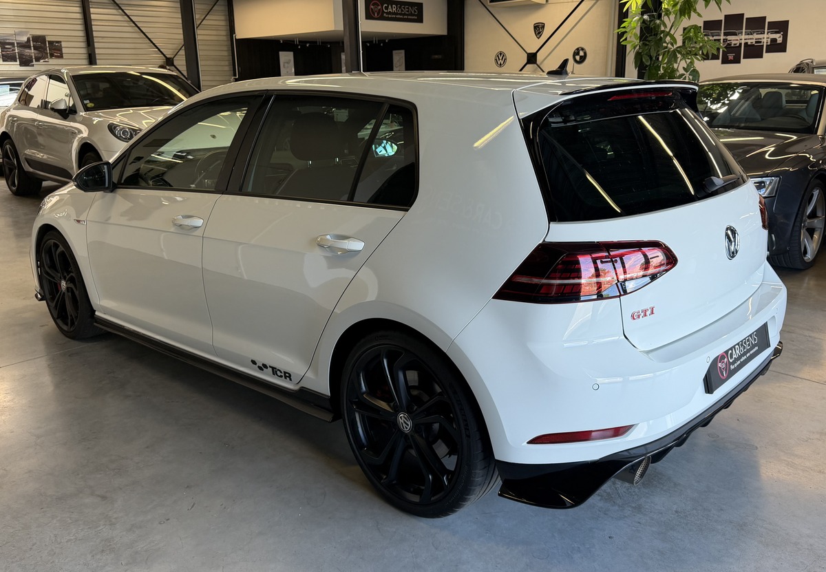 Volkswagen Golf VII - TCR / CarVertical / Echappement Akrapovic / Apple Carplay / Caméra